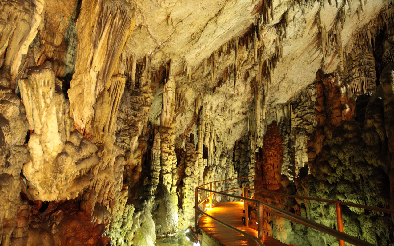 AWAYN IMAGE Caving in the Cave of Zeus