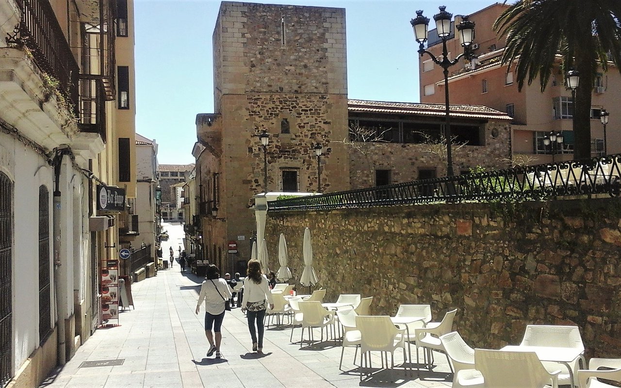 AWAYN IMAGE Walk around Old Town of Cáceres