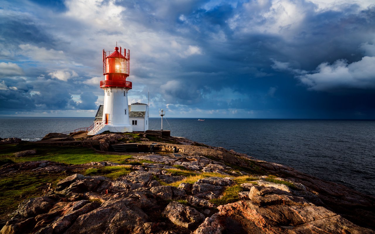 AWAYN IMAGE Get a view of Fyr Lindesnes Lighthouse
