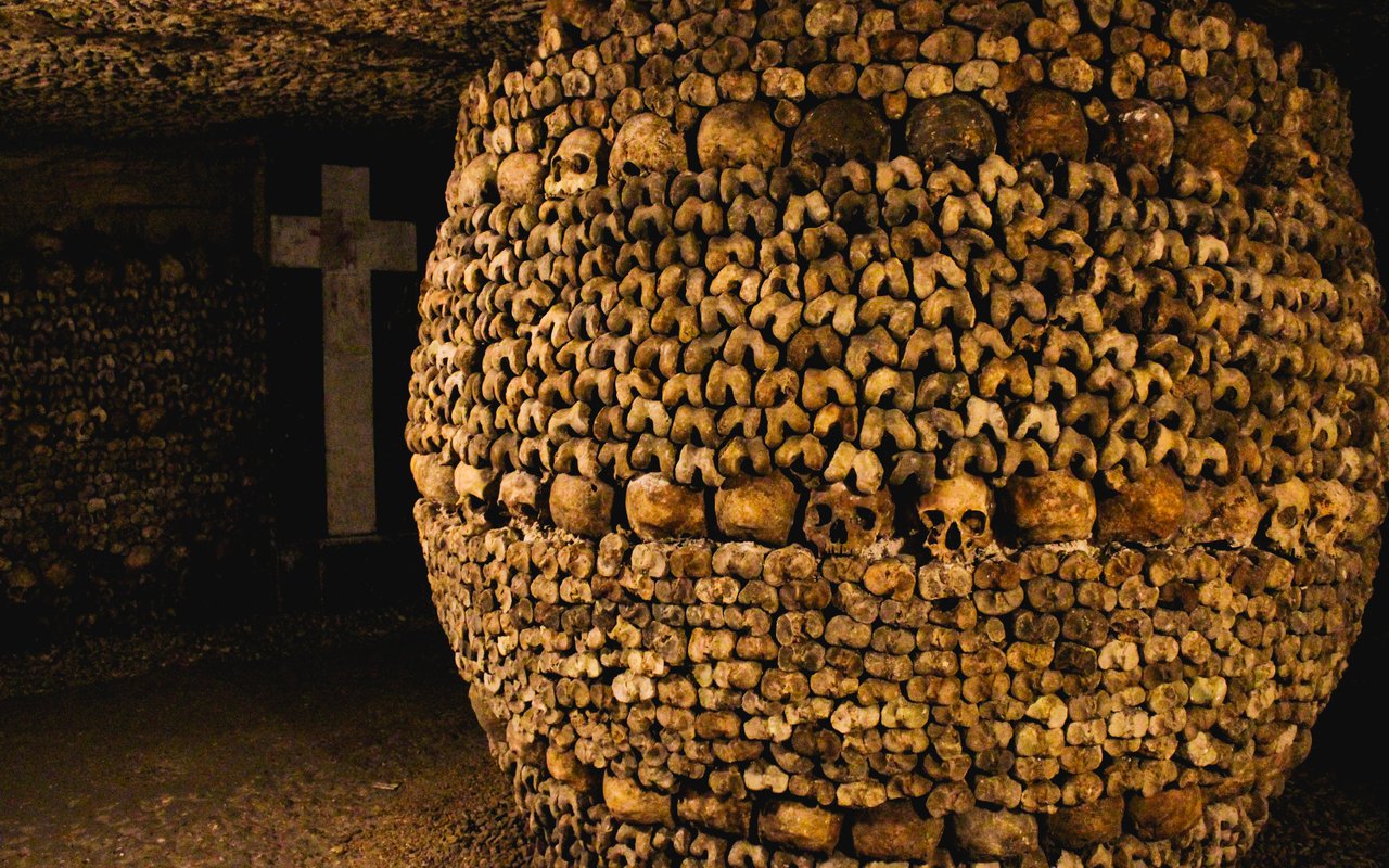 AWAYN IMAGE Explore The Catacombs, Paris