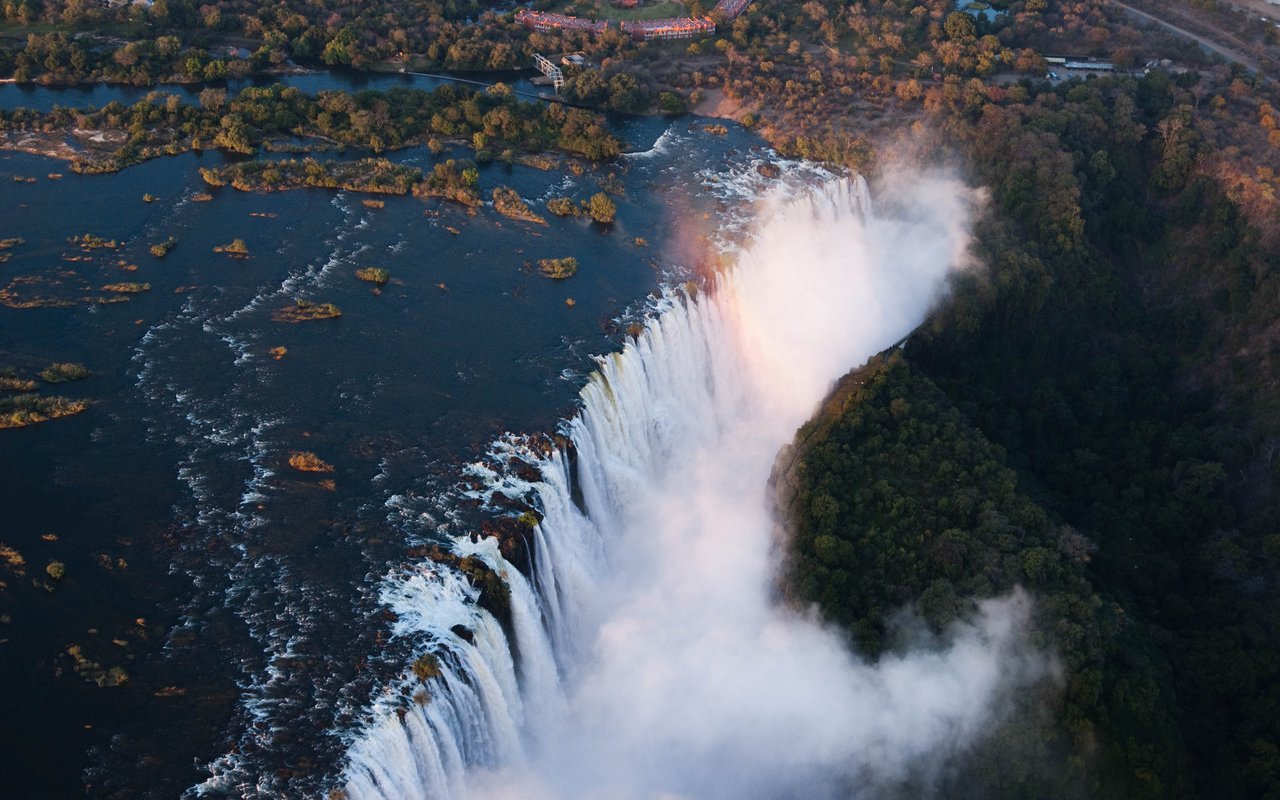 AWAYN IMAGE Victoria Falls