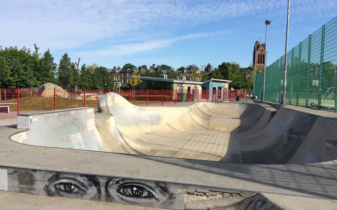 AWAYN IMAGE Cantelowes Concrete Bowl and Skatepark