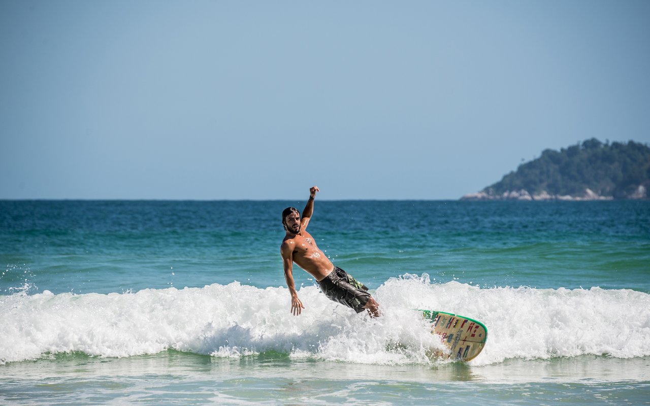 AWAYN IMAGE Ride the waves of Lopes Mendes Beach
