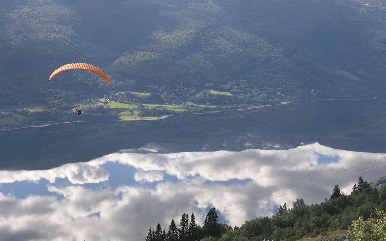 AWAYN IMAGE Paragliding in Voss Resort