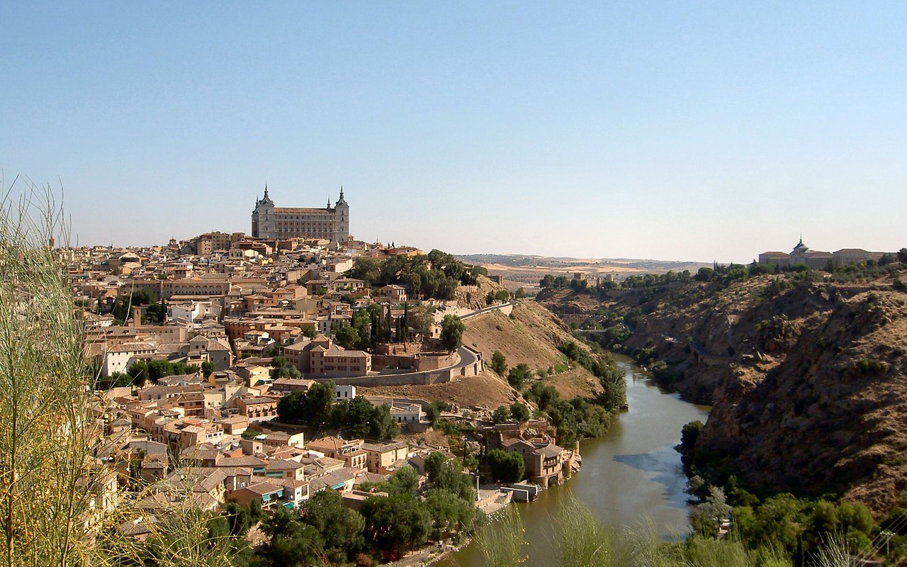 AWAYN IMAGE Wander around the beautiful Mirador del valle in Toledo