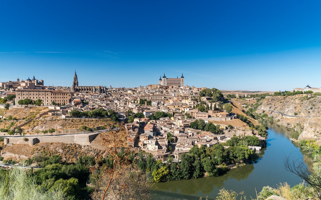 AWAYN IMAGE Wander around the beautiful Mirador del valle in Toledo