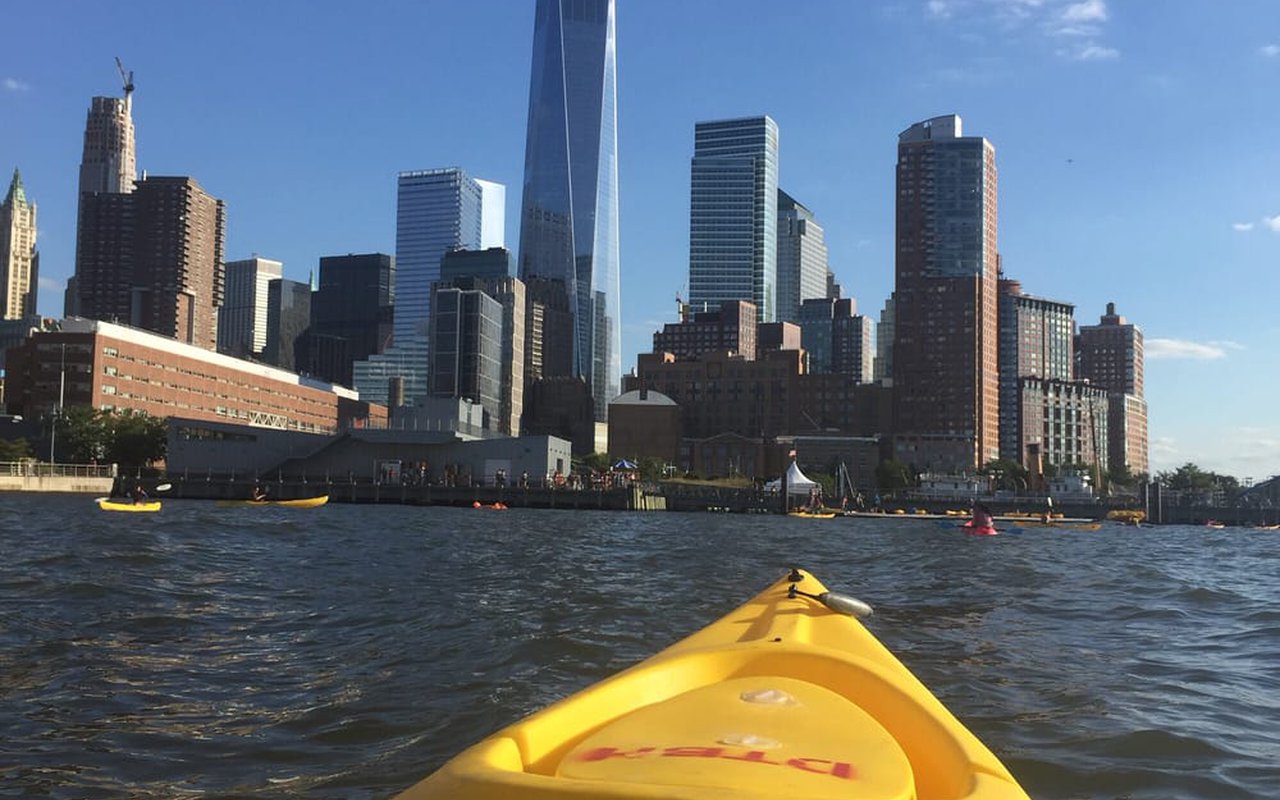 AWAYN IMAGE Kayaking on the Hudson River (Downtown Boathouse)