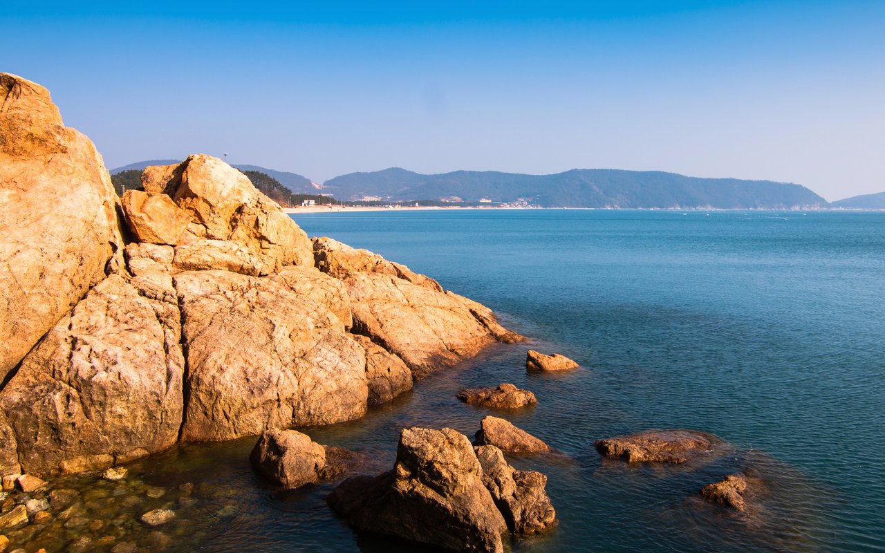 AWAYN IMAGE Discover the secrets of Sinji Myeongsasimni Beach